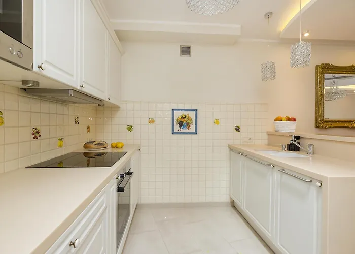 Shortstaypoland Nowy Swiat B99 *