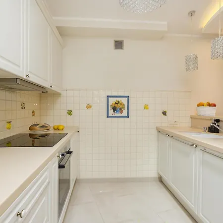 Shortstaypoland Nowy Swiat B99 *